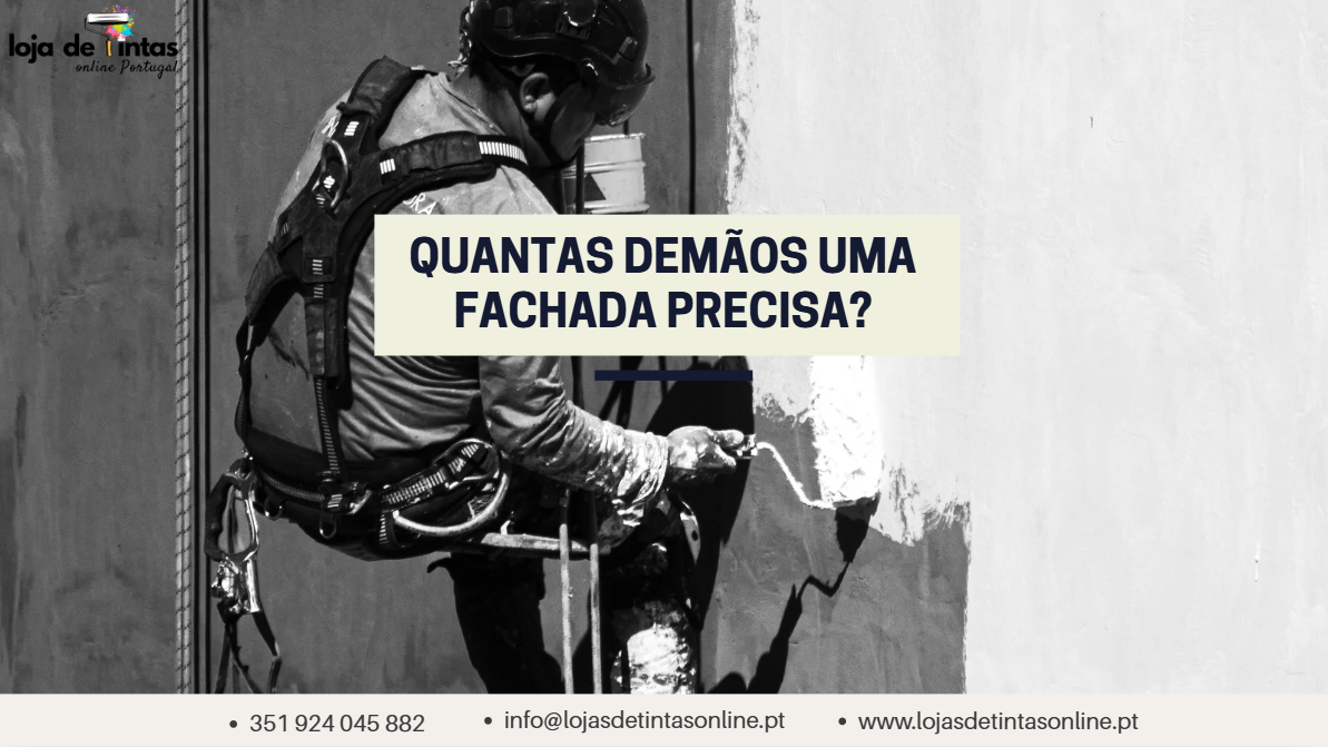 Aplicação de tinta numa fachada exterior com várias demãos para cobertura ideal.