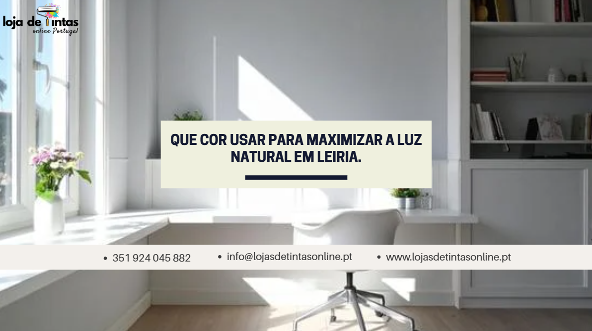 Interior de casa em Leiria com cores claras que aumentam a luz natural.